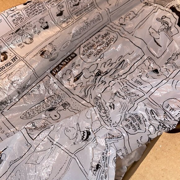 Vans Snoopy Peanuts Charlie Brown Christmas Slip on Sneakers, New with Tags - Picture 12 of 12